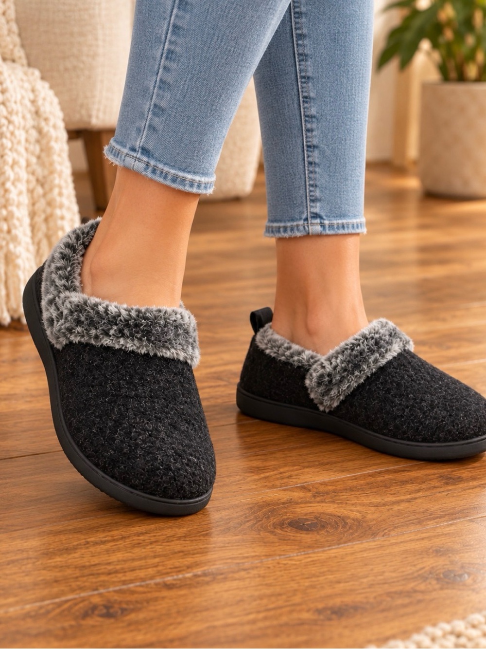 ULTRAIDEAS Women’s Size 8 Black Gray Faux Fur House Slippers